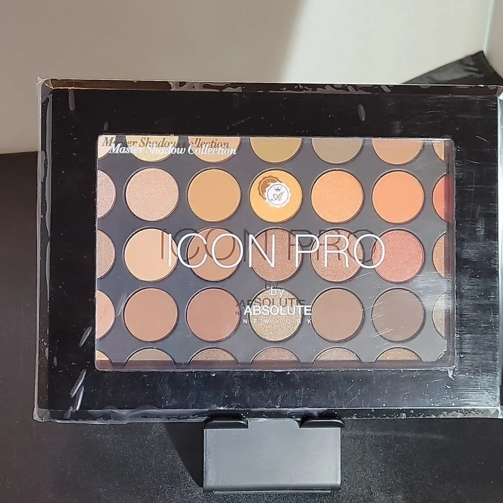 ICON PRO MASTER SHADOW COLLECTION BY ABSOLUTE NEW YORK